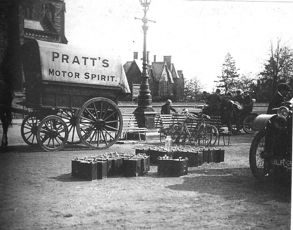 http://petroliana.co.uk/images/History/Pratts%20delivery%20of%202%20gallon%20cans._520.jpg